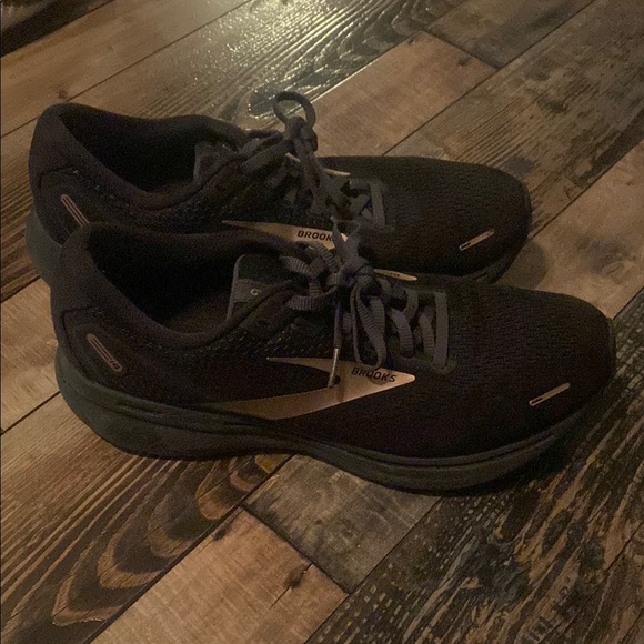 Brooks Ghost 14 women’s Black with metallic accents Running Shoes - Picture 1 of 5